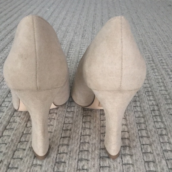 BRAND NEW Nude pumps - Picture 3 of 5